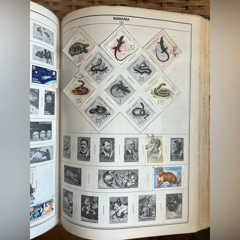 Rare Vintage H.E. Harris Senior Statesman World Stamp Album Collectible Stamps